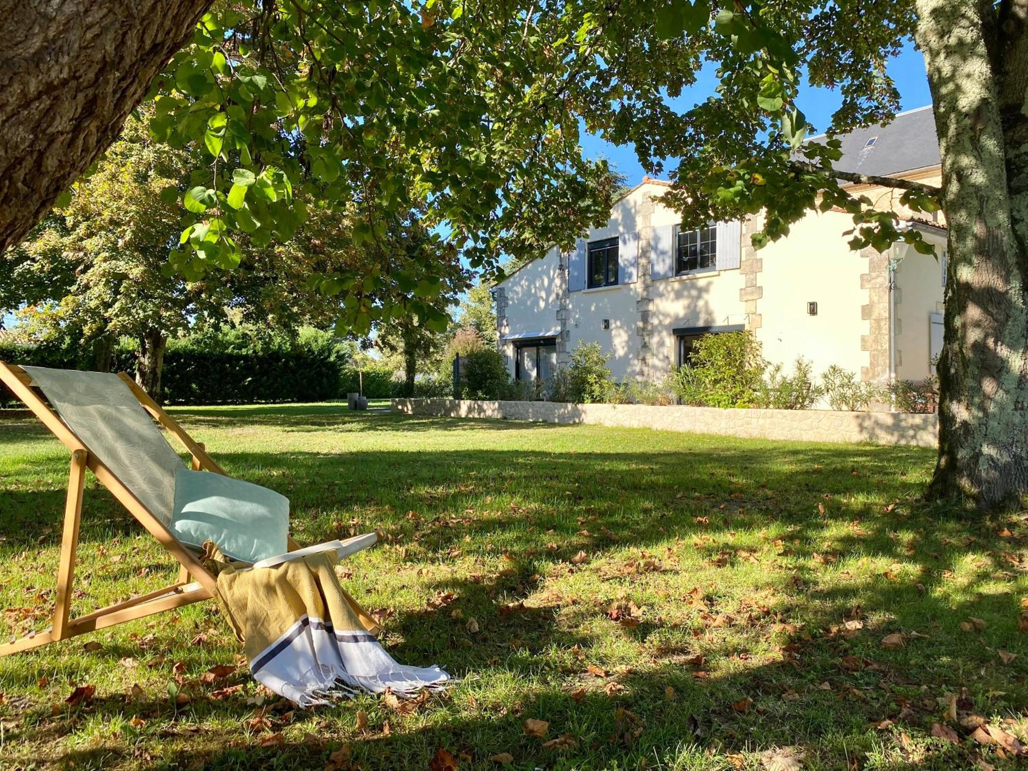 La Maison Du Champ De Beaumont Galgon Exteriör bild